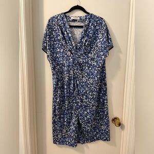 MM Lafleur Tina V neck Lightweight Dress in Tossed Petals print Silk Blend Sz L